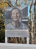 Portrett av huleboer Synnøve Bottolfsen fra Hasvik, Sørøya, Finnmark. Foto: Eva Rogneflåten (2020)