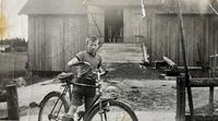 30. Roy med sykkel.jpeg