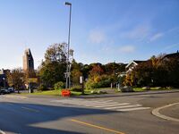Ruklaparken er kommet. Marie Kalleberg, en av Nybyens kjente, hadde sine meninger: "Ruklaparken er et helt feil navn på den såkalte parken som ligger i Rosenvolds gate. Den har ingen forbindelse med Rukla. Næreste nabo er Rosenvolds gate nr. 2. Huset i bakenfor er Prinsens gate 29, med inngang fra Stampa og det er et av Sandefjords aller eldste hus, fra 1729." Kalleberg mente den burde hete Nybyenparken, men slik ble det ikke.