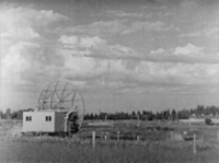 Rund antenne på Riis hentet fra filmen «Flukten fra hakekorset» som illegalt er tatt opp under krigen.