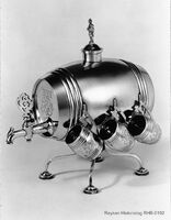 Russersølvet - sølvtønne med krus (2) (RHB-0192).jpg