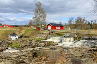 Rustadfossen ligger ca. 2,6 kilometer sørøst for Momarkenkrysset. Foto: Leif-Harald Ruud (2020)