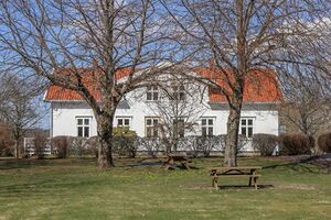 Rygge prestegård 230417.jpg