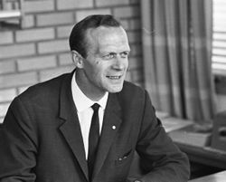 Rektor Ole Søbstad fotografert på sitt kontor 1967. Foto: Henning Sæther