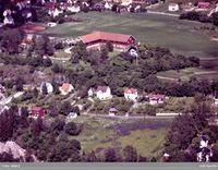 Fugleliveien med Søndre Skøyen i Skøyen allé 20 bak. Foto: Widerøes Flyveselskap/Oslo byarkiv (1962).