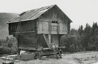 42. Sønstebø Nordre, Telemark - Riksantikvaren-T168 01 0236.jpg