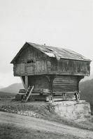 43. Sønstebø Nordre, Telemark - Riksantikvaren-T168 01 0237.jpg