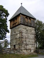 Klokketårnet ved Søsterkirkene. Foto: John Erling Blad (2005)