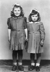 Frå venstre Martha og Inga Nelly Husa (9).