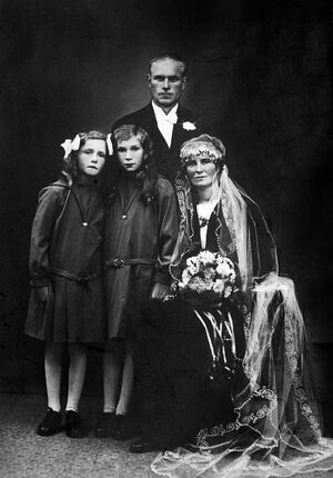 S241.168.52.CD 02 017.jpg