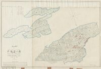 Utskiftingskart frå 1899 over innmarka til Husa og Måsholmen i Husavatnet. Kartretninga er mot sør-sørvest. Innmarka til Kopper ligg nedanfor, utmarka til venstre, og innmarka til Kremmarholmen (Vestkanten) til høgre. Kvart av dei åtte bruka fekk ein samanhengande parsell. Gardshusa låg samla i to klyngjetun, og mange hus måtte flyttast eller nybyggjast på dei tildelte parsellane. A = bnr 5, B = bnr 6, C = bnr 7, D = bnr 8, E = bnr 9, F = bnr 10, G = bnr 11, og H = bnr 12.
