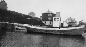 Nordtanggavlen, M/S «Jomfruen» H-176-AM, byggeår 1932, 27 fot lang. Eigar Ole Fanebust og broren Anders Fanebust.
