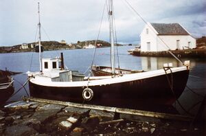 «Rapp» H-13-FE. Open motorbåt, bygd 1941, lengd 32,5 fot, motor 10 HK Rapp, seinare 14 HK. Eigarar Kristoffer Kahrs (4) og sønene Hans, Ingolf og Arnold.