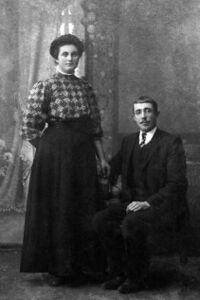 Bertina Børhaug (gnr 168 bnr 137) og Karl Langeland (4b).