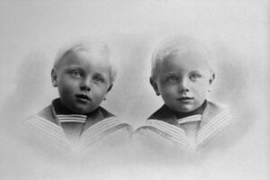 Ditlef (3b) og Olai (3a) f. 1915, einegga tvillingar.