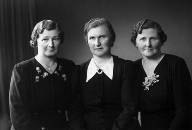 Søstrene Nilsen, frå venstre Karoline, Nikoline og Ida.