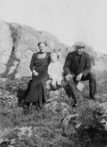 Paulina, Anna og Kornelius (bnr 10-2).