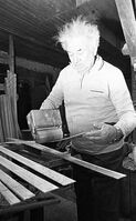 Skiproduksjon ved Gravdal Skifabrikk 1980 - Hans Gravdal