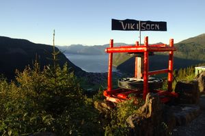 SF, Vik, merke ved Langhamrane.JPG