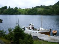 MB «Safir» her ved kai på Finnås, Bømlo.