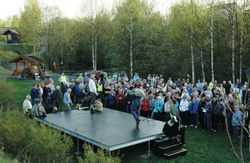 Amatører fra teatergruppa Strømlingen fremførte tablåer skrevet av Thor Sørheim