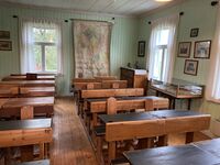 Interiør fra klasserommet i Sagstua skolemuseum. Foto: Siri Iversen (2021).