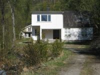 Salem med menighetssal til høgre, kjøkken til venstre og husvære for forstander i 2. høgda. Foto: Olav Momrak-Haugan 2020