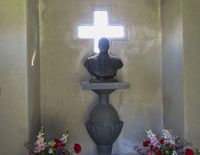 5. Sam Eyde gravmausoleum Borre kirke 2013 2.jpg