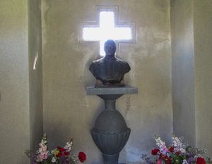 Sam Eyde gravmausoleum Borre kirke 2013 2.jpg