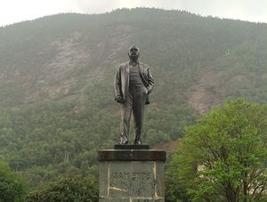 Sam Eyde statue Rjukan.jpg
