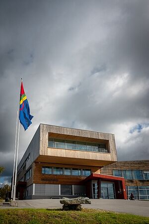 Samisk høgskole Diehtosiida Kautokeino Foto Andrew Arch, 22.08.2018.jpg