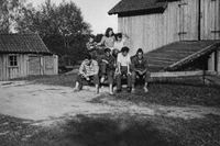 31. Samling på låvebrua.png