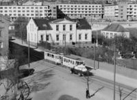 Harald Olsens barndomshjem. Hovedhuset på Sandakerbakken ble oppført 1854 av faren. Foto: Ukjent / Oslo byarkiv (omkr. 1937).