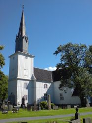 Lind tok i 1791 over arbeidet med Sandar kirke. Foto: Commonsbrukeren EsP72