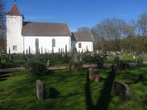 Sande kirke og kirkegård Vestfold.jpg