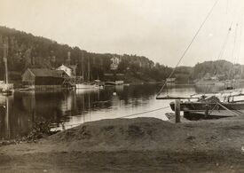 Bukta fra Kadettangen, Sjøholmen i høyre bildekant. Foto: Edvin Bauthler/Riksantikvaren