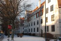 Sarpsborggata, nr. 16 nærmest. nr. 14 bak (1914). Foto: Anne-Sophie Ofrim (2014).