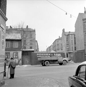 Sars gate 1960.jpg