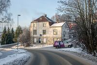 Sætreskogveien 3 er en annen forretningsgård med boligdel som ble oppført like før 1. verdenskrig. Foto: Leif-Harald Ruud (2018)