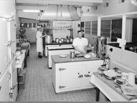 Fra kjøkkenet. Foto: Leif Krohn Ørnelund/Oslo Museum (1956).