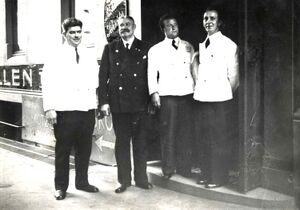 Schrøder servitører.jpg