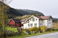 Åmotsdalsvegen 1252, «Åheim». Foto: Roy Olsen (2021).