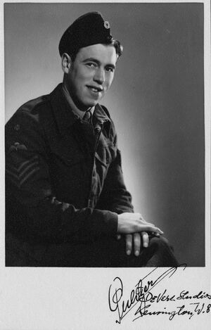 Sersjant John Johnny Stensnes fotografert i England under krigen.jpg