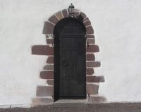 239. Sidedør ved Våle kirke i Re 2012.jpg