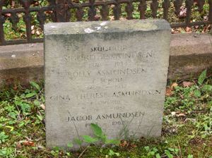 Sigurd Asmundsen gravminne.JPG