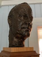 Byste av Sigurd Hoel utført av Anne Raknes. Foto: Siri Iversen (2021).