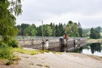 Dagens Gorningdammen ble anlagt av Treschow-Fritzøe i 1916–1918. Foto: Roy Olsen (2023).