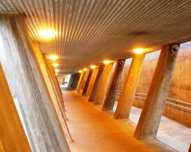 Sinsen stasjon (2003), fra adkomsten mot Torshov fra Hans Nielsen Hauges gate. Foto: Chell Hill (2007).