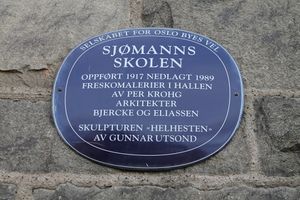 Sjømannsskolen i Oslo blå plakett.JPG