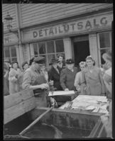 479. Sjømatmarked - no-nb digifoto 20151105 00136 NB MIT FNR 06576.jpg